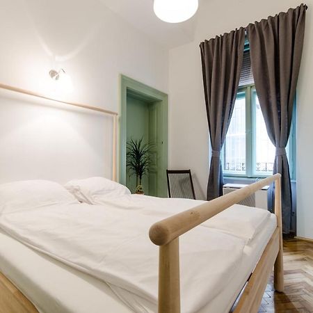 B63 2 Bedroom Apartment In Heart Of City Budapest Bagian luar foto
