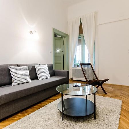 B63 2 Bedroom Apartment In Heart Of City Budapest Bagian luar foto