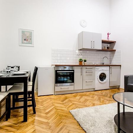 B63 2 Bedroom Apartment In Heart Of City Budapest Bagian luar foto