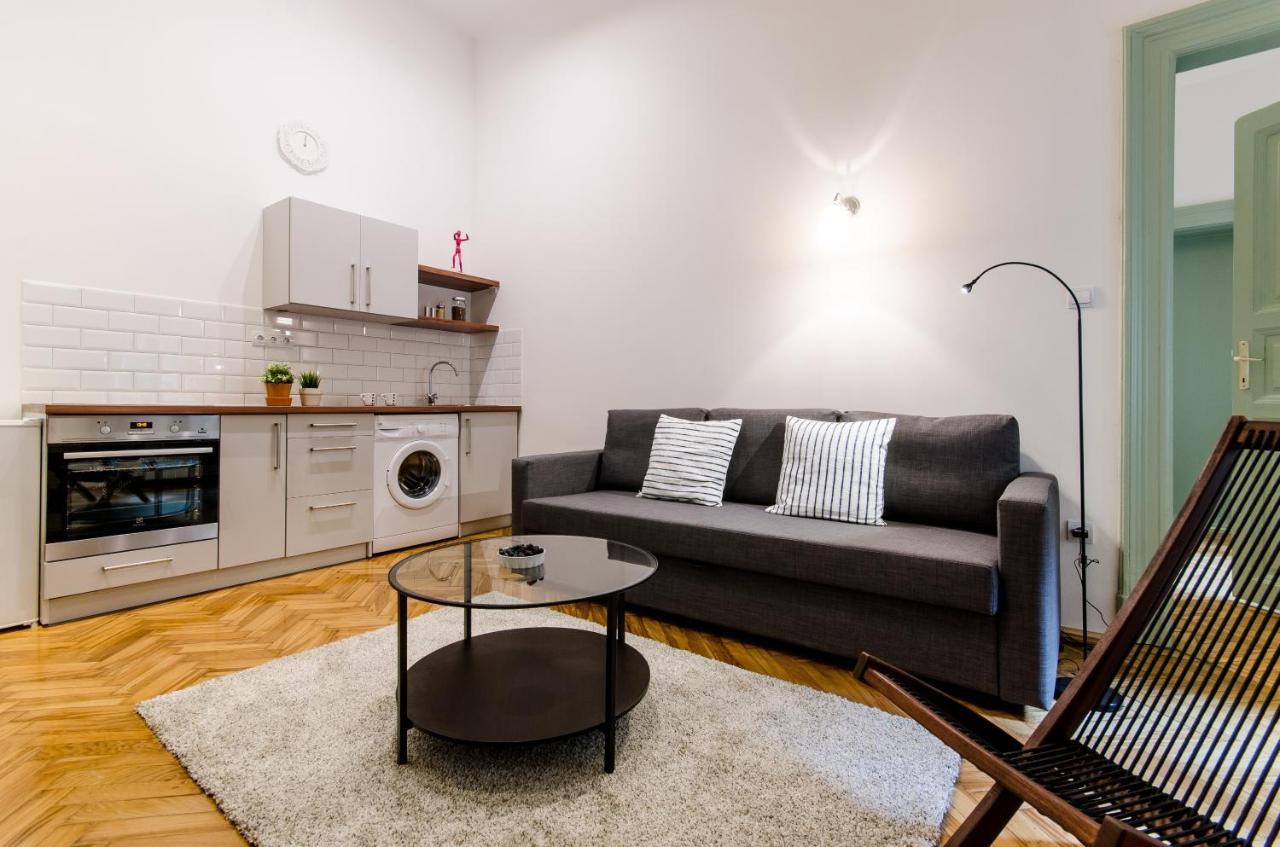 B63 2 Bedroom Apartment In Heart Of City Budapest Bagian luar foto