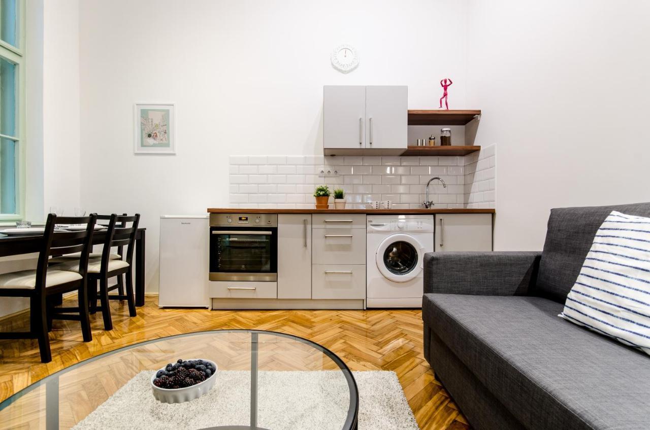 B63 2 Bedroom Apartment In Heart Of City Budapest Bagian luar foto