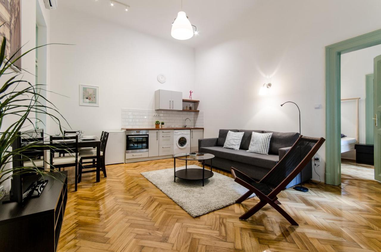 B63 2 Bedroom Apartment In Heart Of City Budapest Bagian luar foto