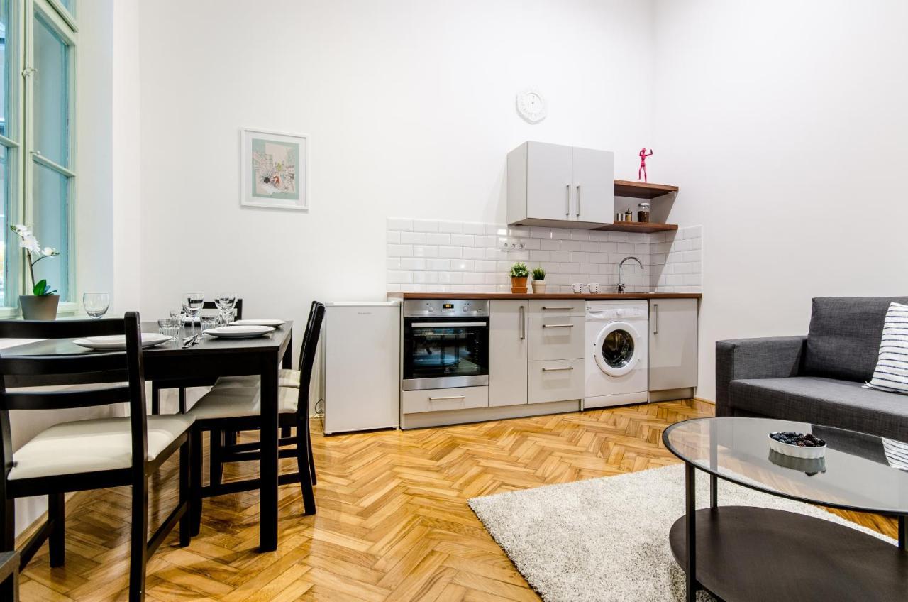 B63 2 Bedroom Apartment In Heart Of City Budapest Bagian luar foto